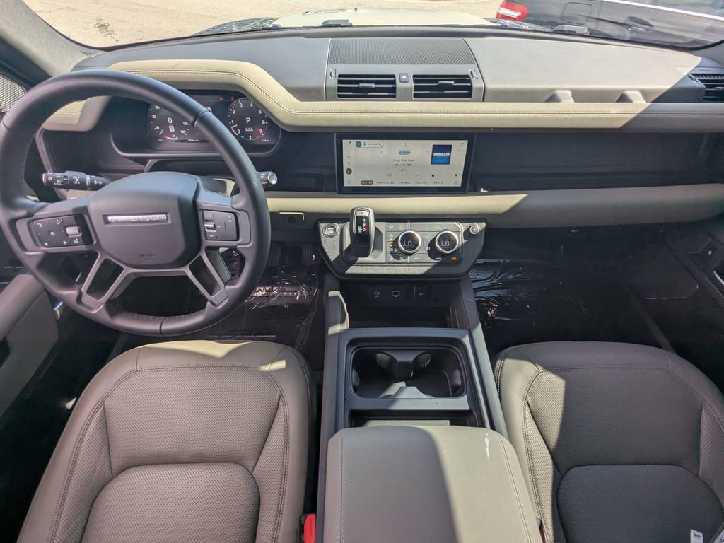 Used 2023 Land Rover Defender 110 X-Dynamic SE image 2