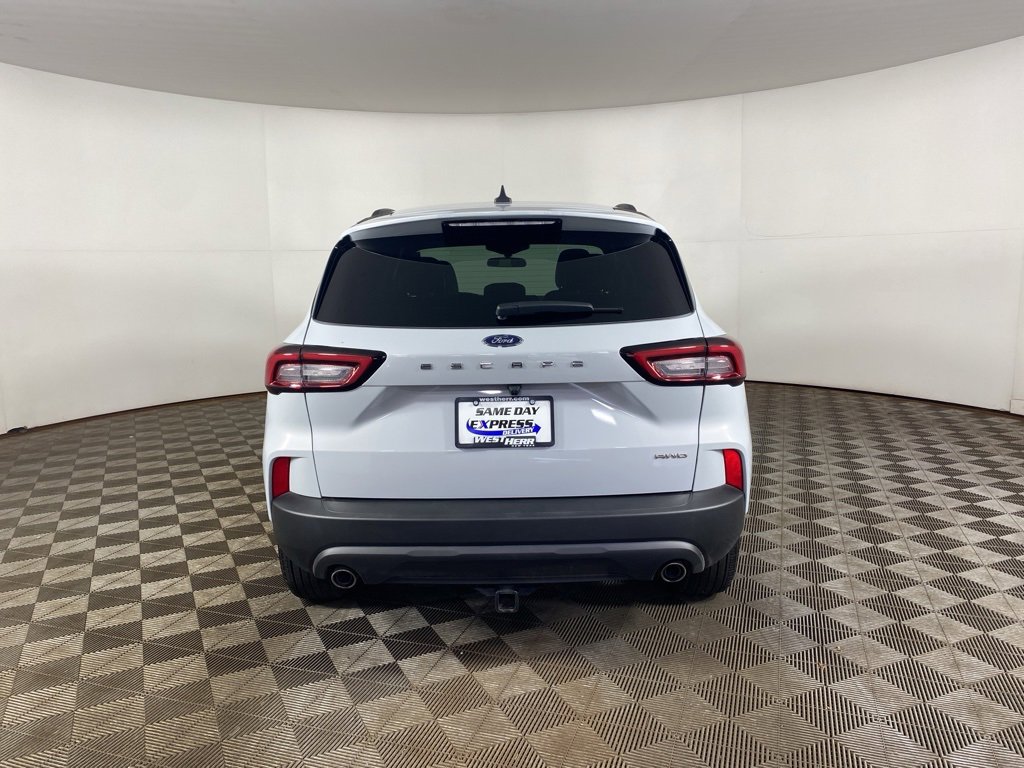 Used 2025 Ford Escape ST-Line w/ Cold Weather Package image 2