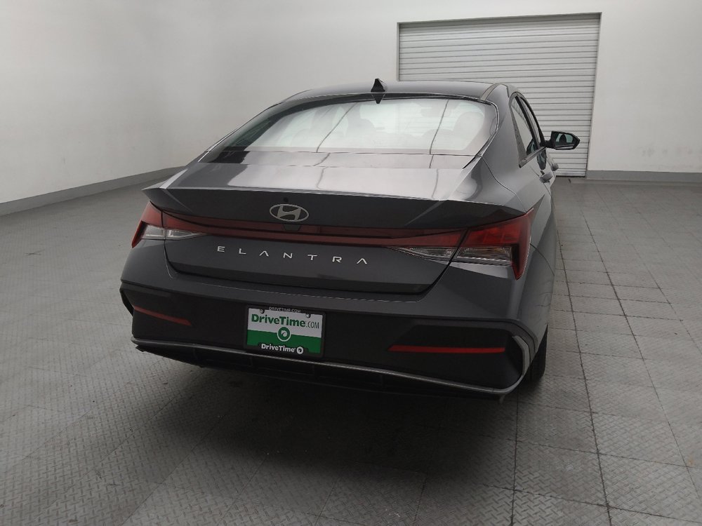 Used 2025 Hyundai Elantra SE w/ Cargo Package FWD image 7