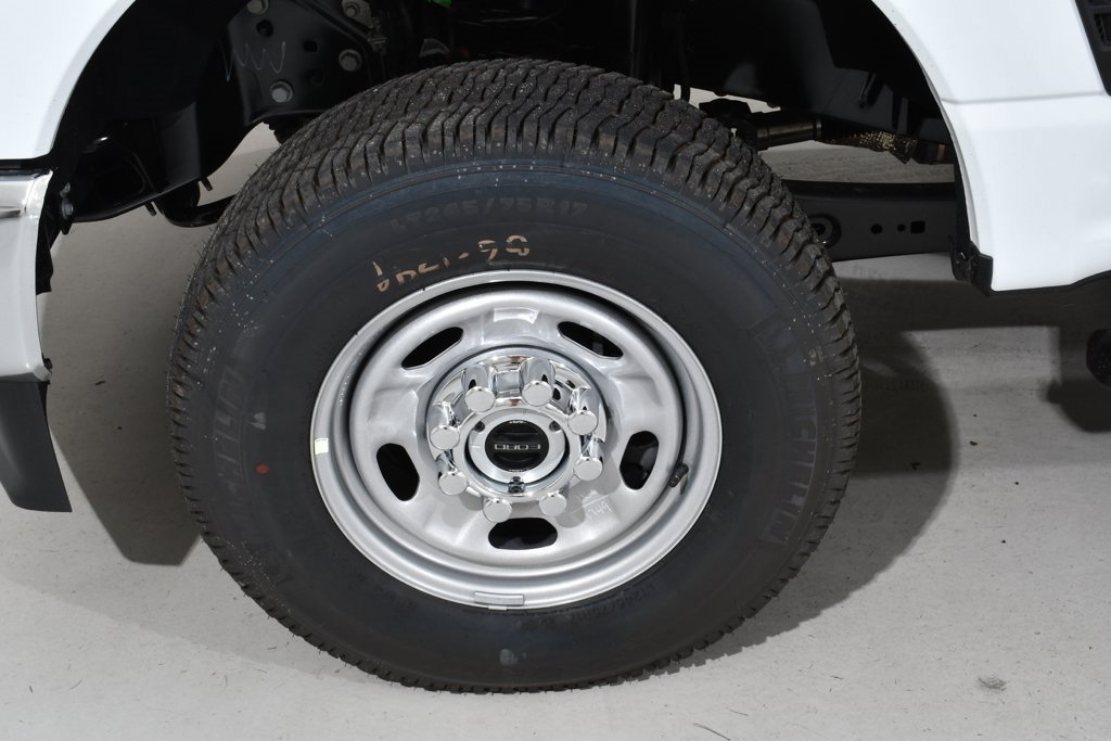 New 2025 Ford F350 XL w/ XL Chrome Package image 25