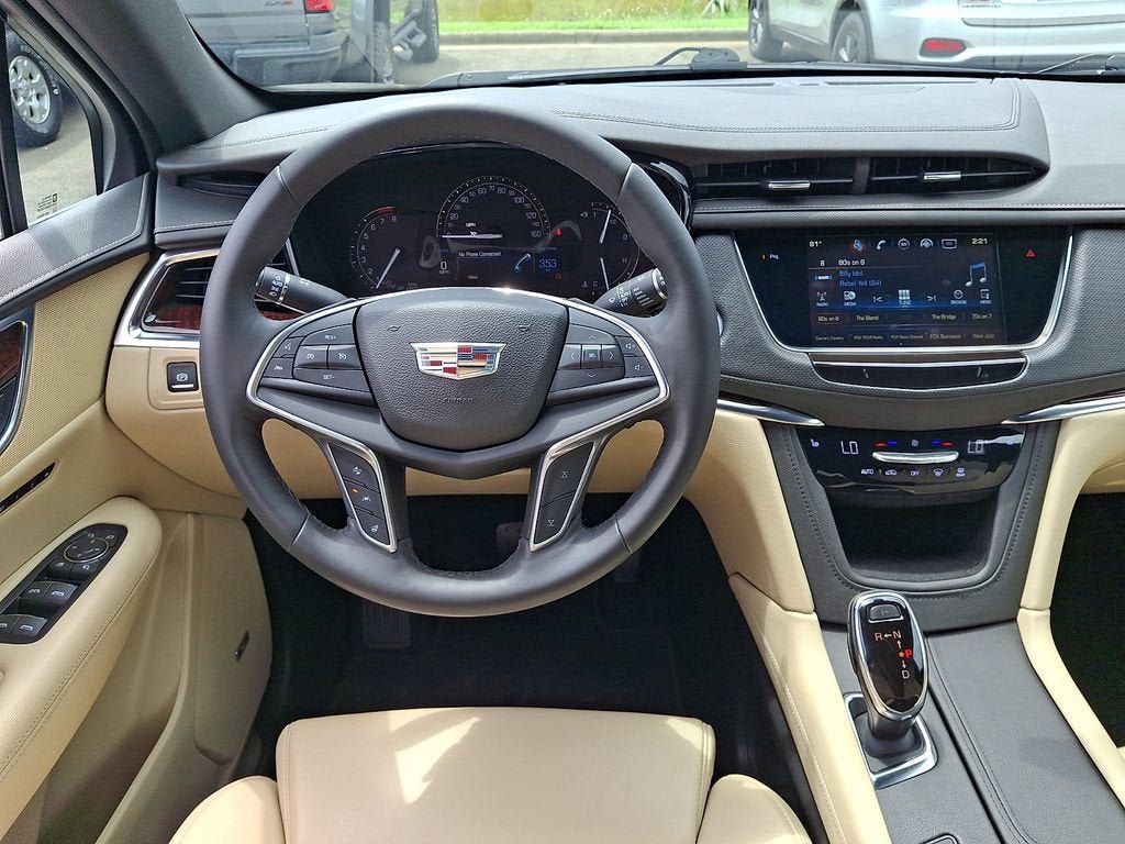 Used 2017 Cadillac XT5 Luxury w/ Driver Awareness Package AWD/4WD image 11