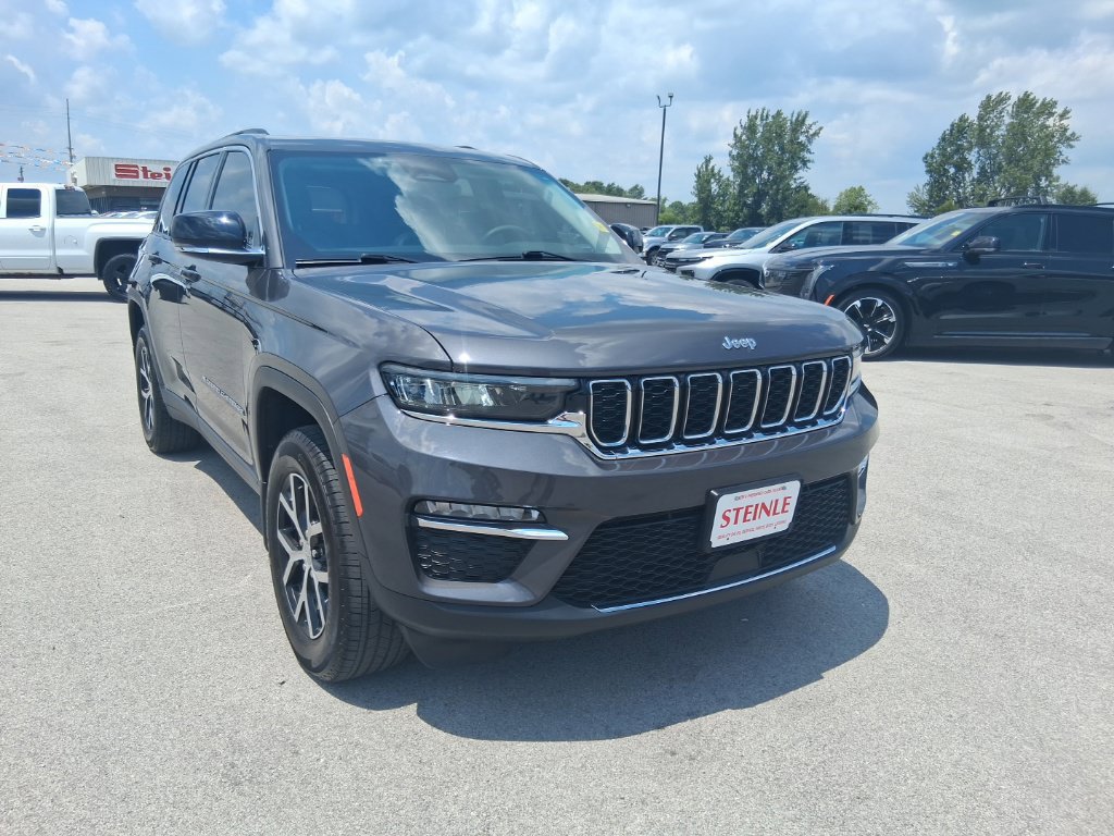 Used 2023 Jeep Grand Cherokee Limited AWD/4WD image 5