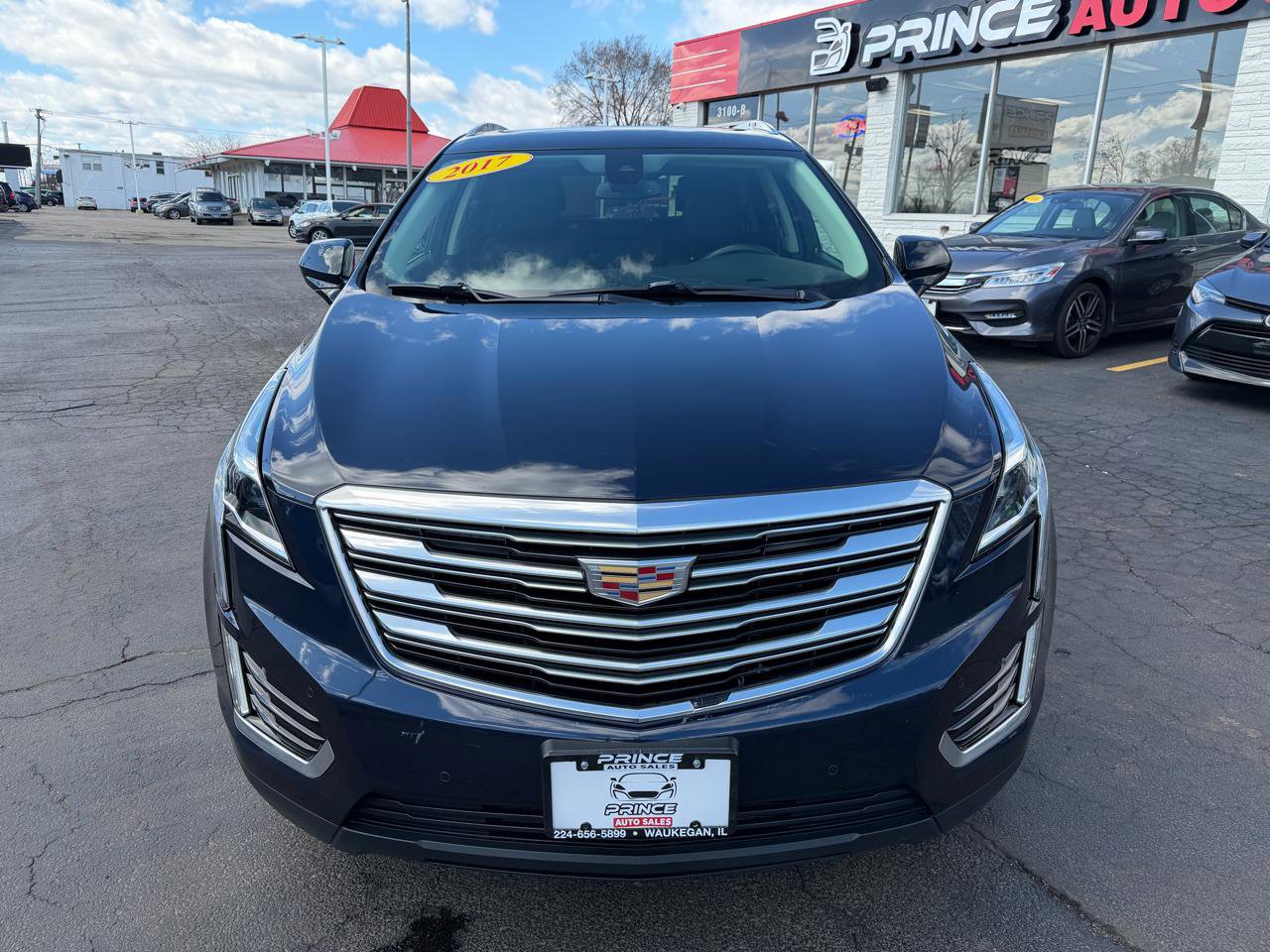 Used 2017 Cadillac XT5 Luxury image 2