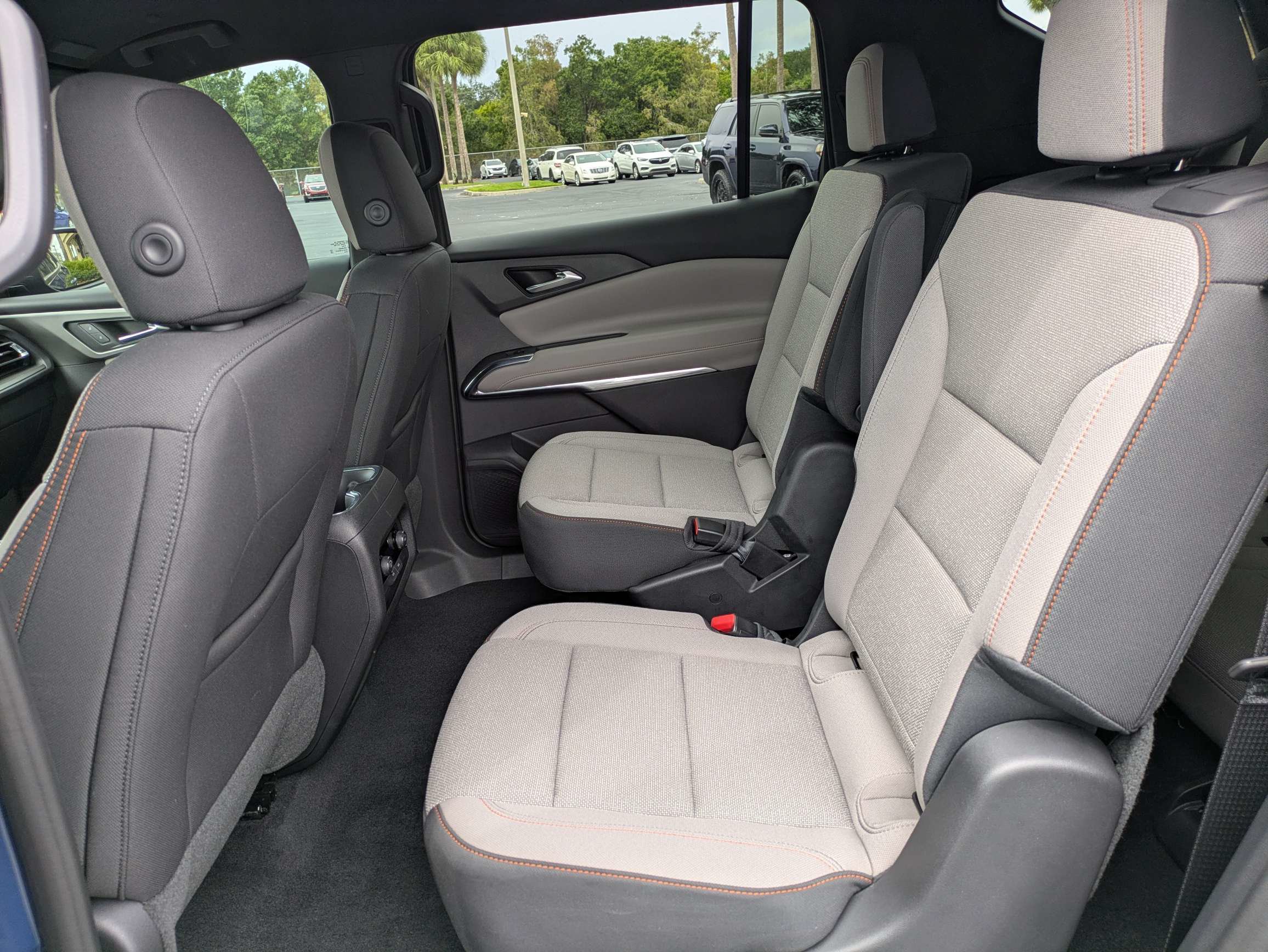 Used 2026 Chevrolet Traverse LT FWD image 12