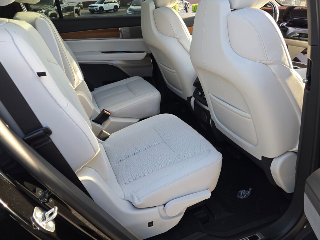 New 2026 Cadillac Vistiq Sport w/ LPO, Floor Liner Package image 11