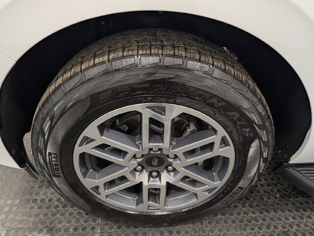 Used 2025 Ford Expedition Active AWD/4WD image 7