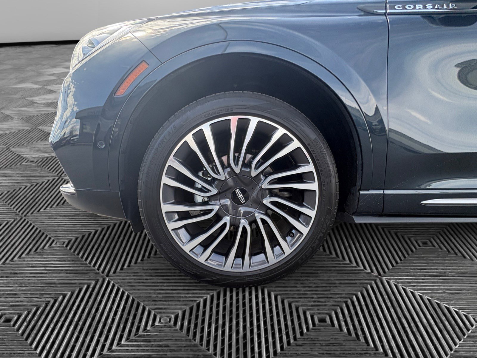 Used 2020 Lincoln Corsair Reserve w/ Equipment Group 201A image 14