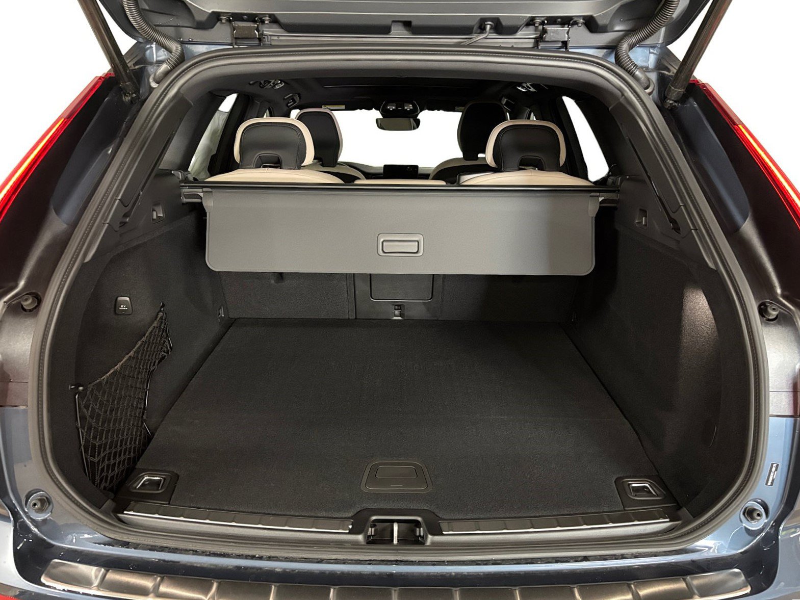New 2026 Volvo XC60 T8 Plus w/ Climate Package AWD/4WD image 18