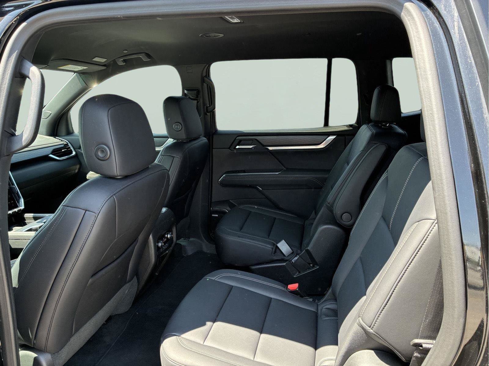 Used 2025 GMC Acadia Elevation w/ Elevation Premium Package AWD/4WD image 21