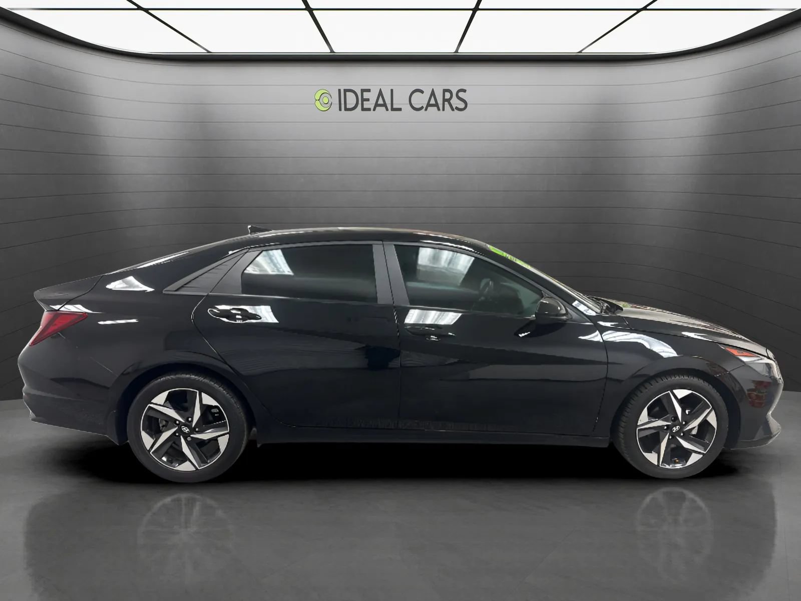 Used 2023 Hyundai Elantra SEL w/ Convenience Package FWD image 4