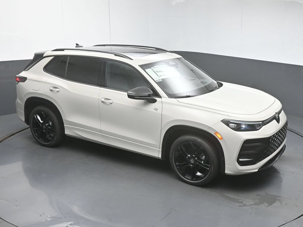 New 2026 Volkswagen Tiguan SE R-Line FWD image 41