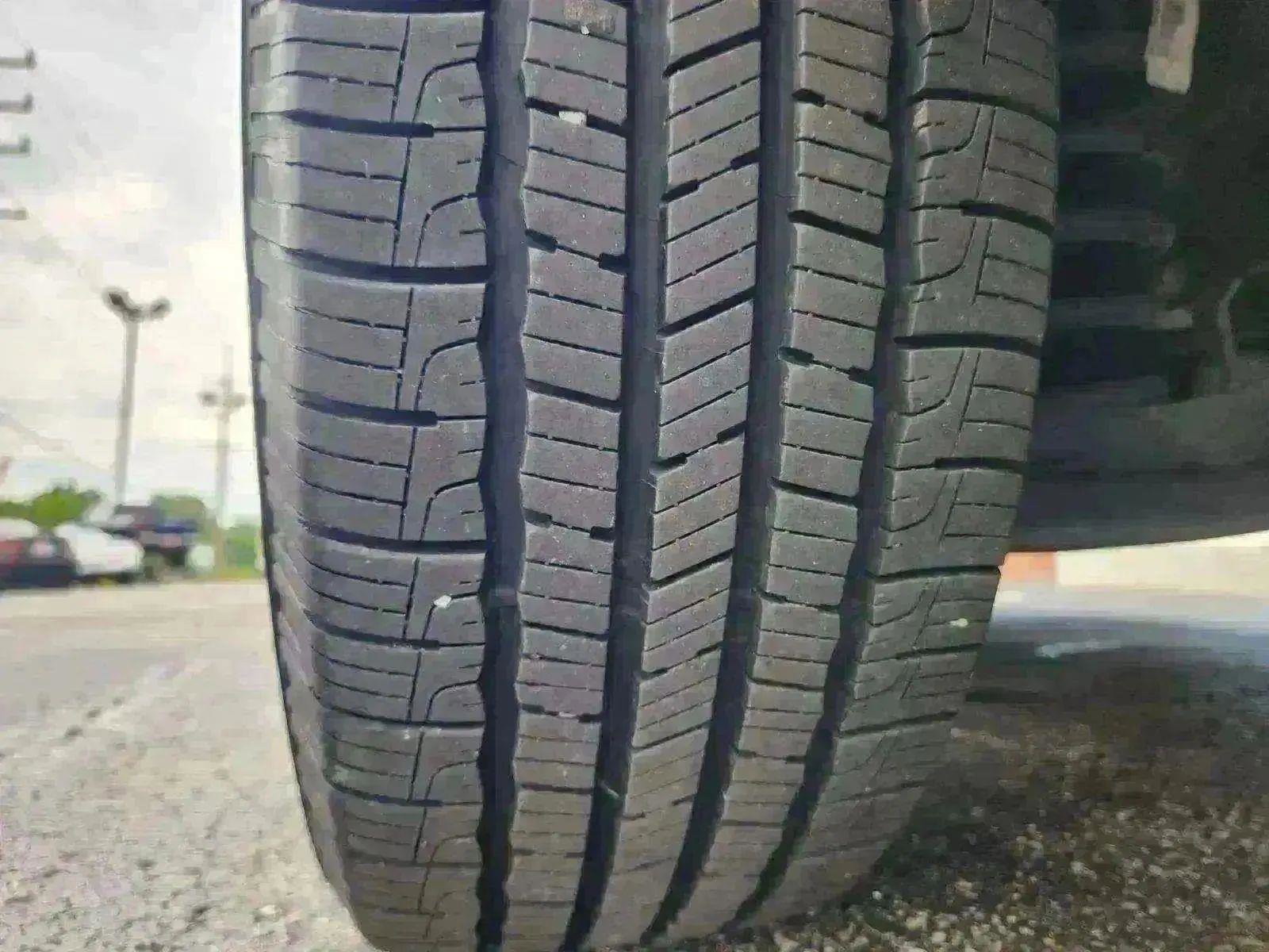 Used 2019 Jeep Cherokee Limited image 15