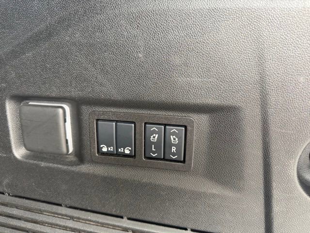 Certified 2025 GMC Yukon Denali image 10