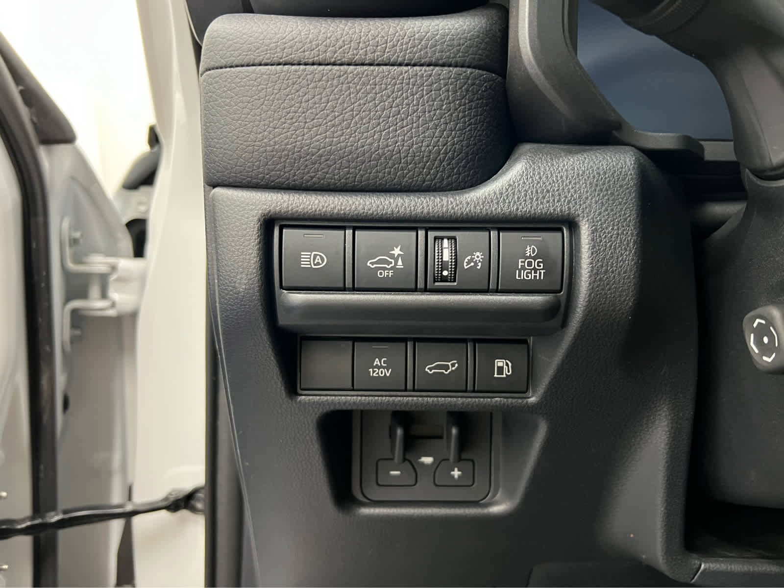 Used 2025 Toyota Land Cruiser image 16
