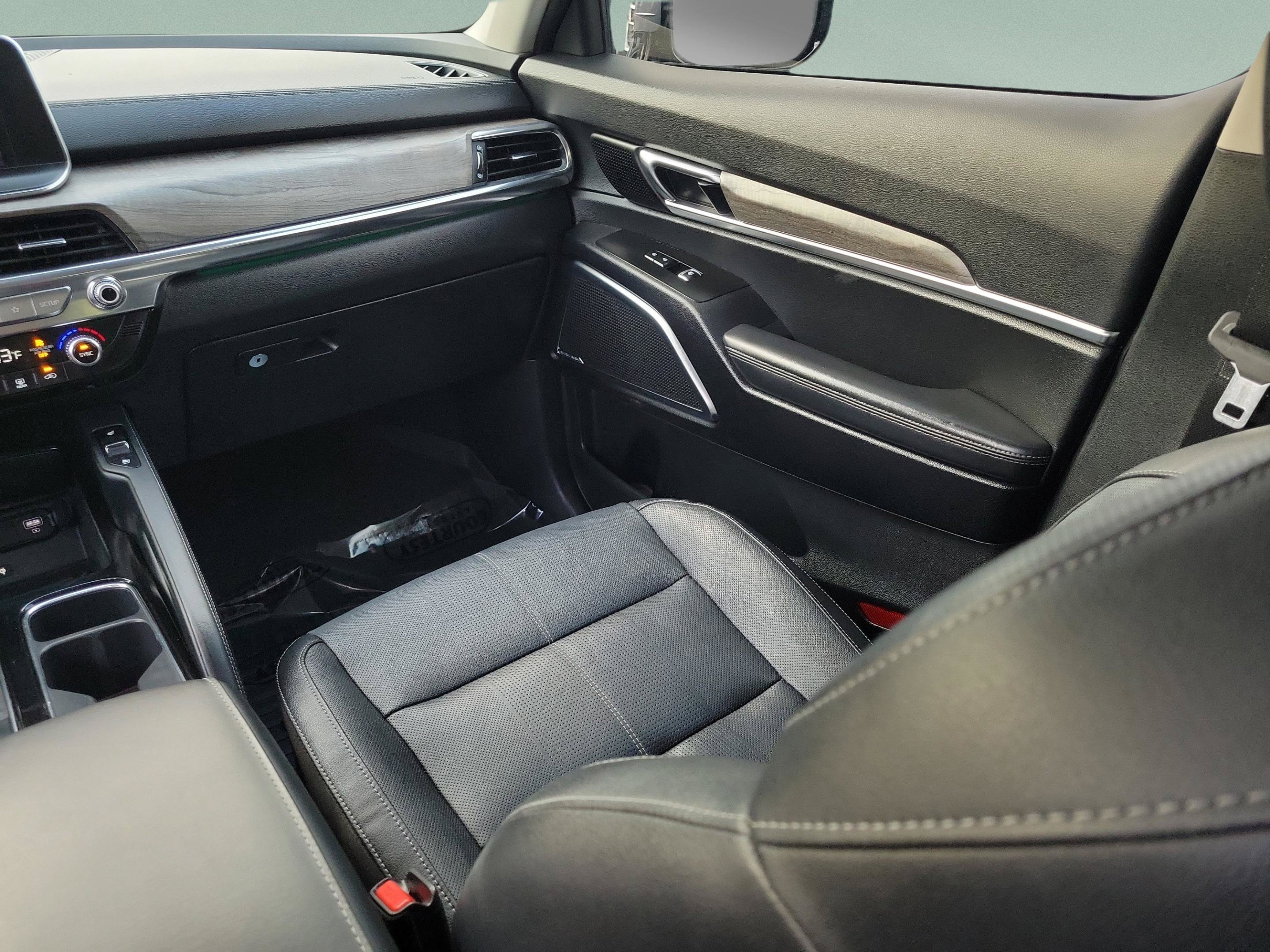 Certified 2022 Kia Telluride SX w/ Nightfall Edition Package AWD/4WD image 11