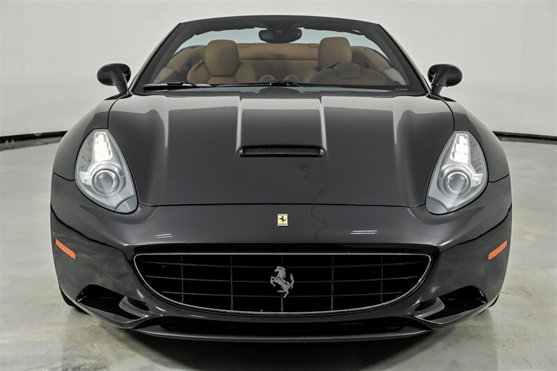 Used 2010 Ferrari California RWD image 5