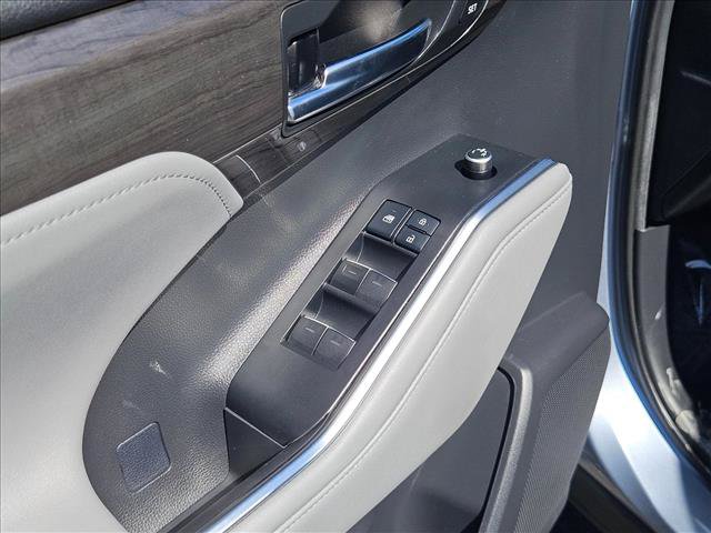 Used 2021 Toyota Highlander Platinum FWD image 12