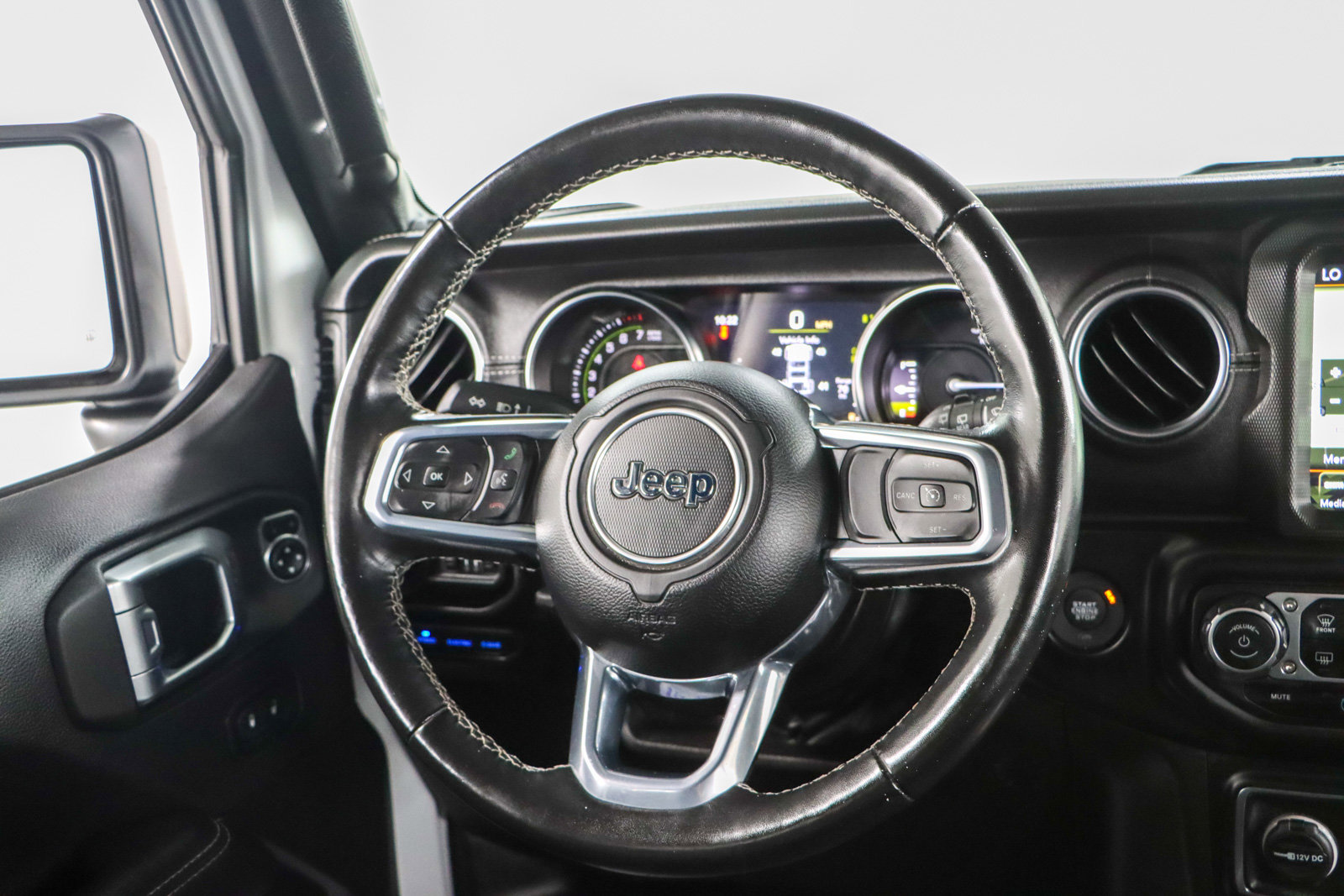 Used 2022 Jeep Wrangler Unlimited Sahara w/ Cold Weather Group image 14