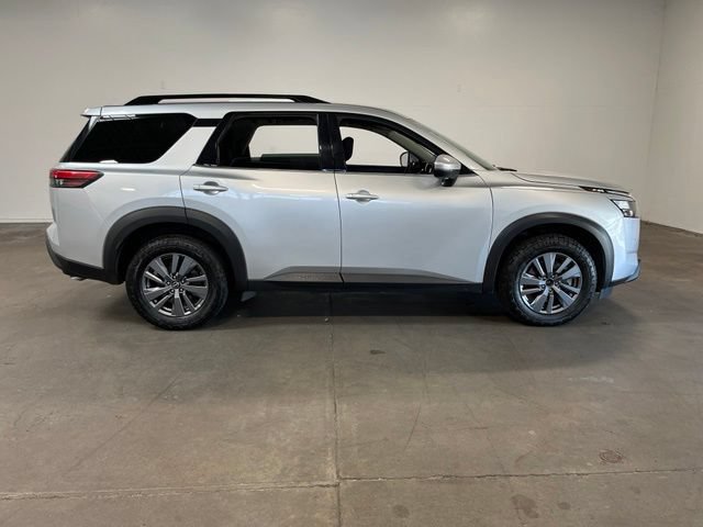 Used 2024 Nissan Pathfinder SV FWD image 2