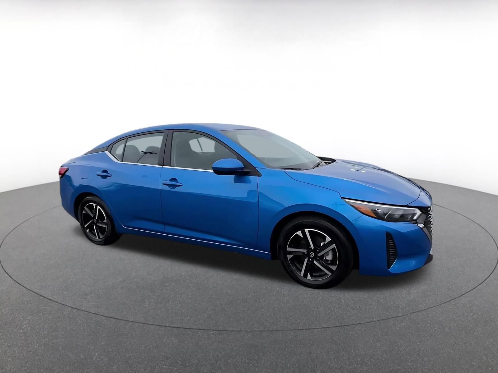 Used 2025 Nissan Sentra SV FWD image 2