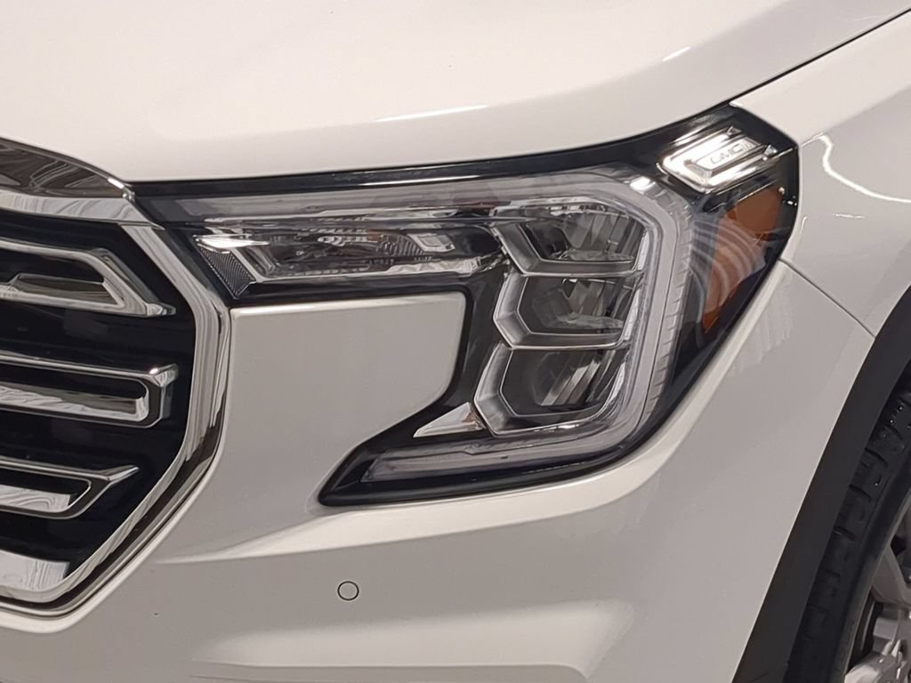 Used 2023 GMC Terrain SLT w/ Tech Package AWD/4WD image 14