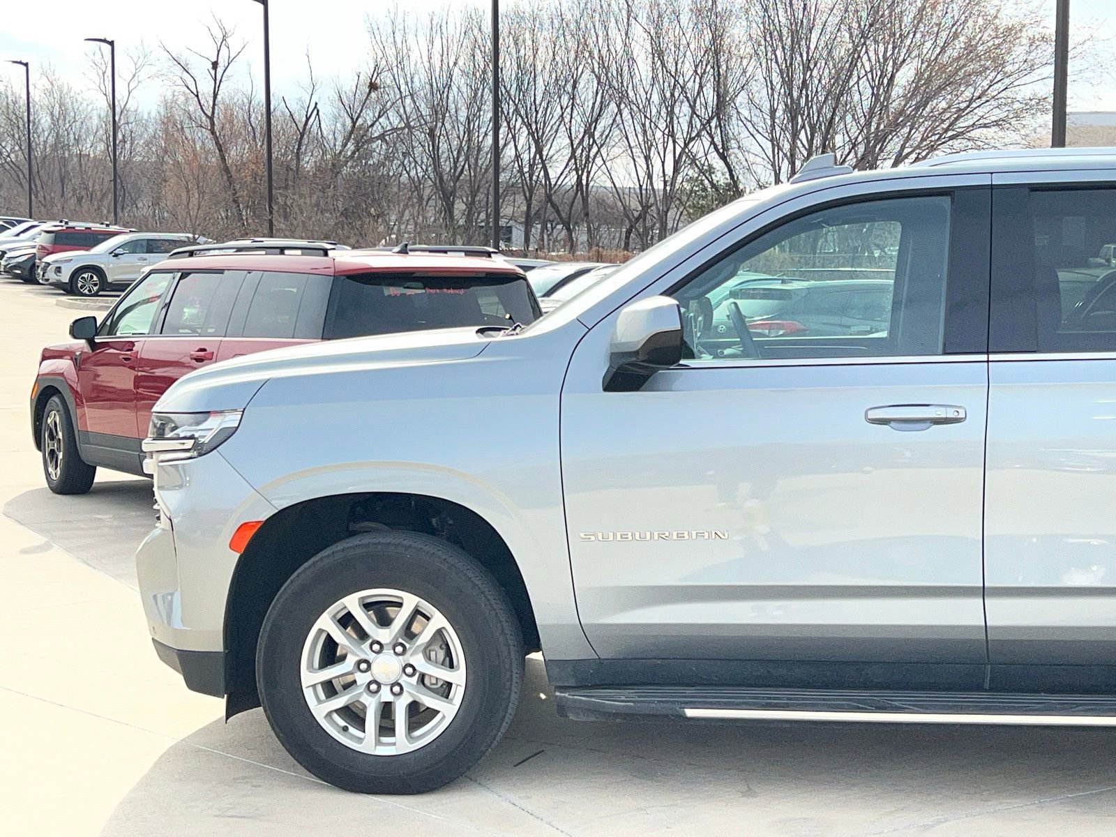 Used 2024 Chevrolet Suburban LT image 7