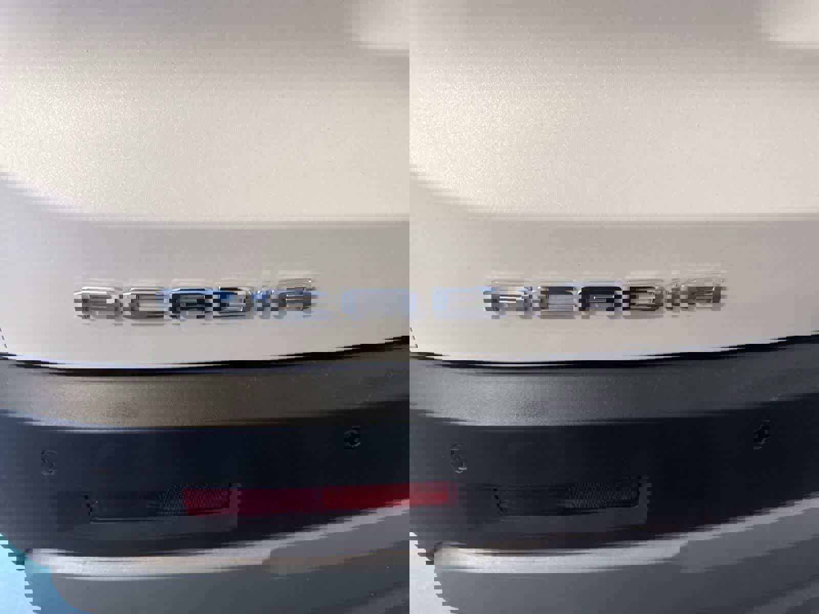 Used 2020 GMC Acadia SLT w/ Premium Package image 13