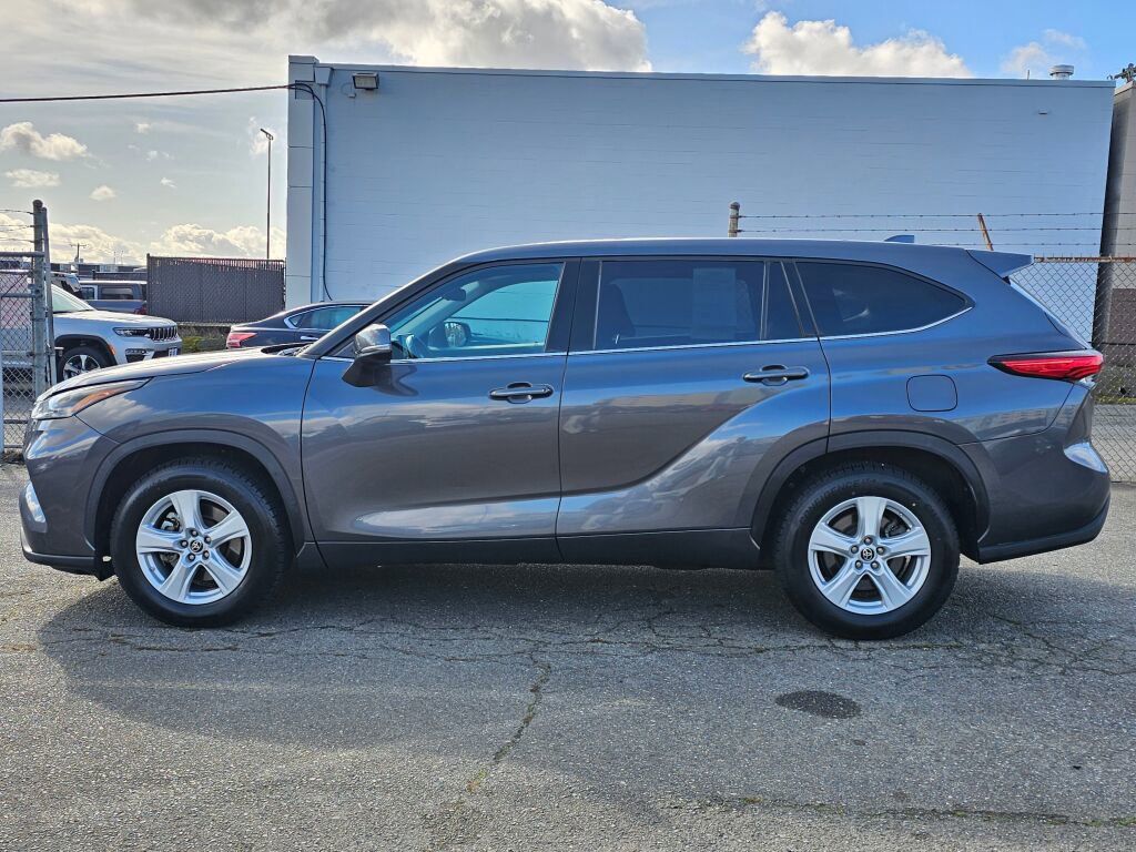 Used 2021 Toyota Highlander LE image 5