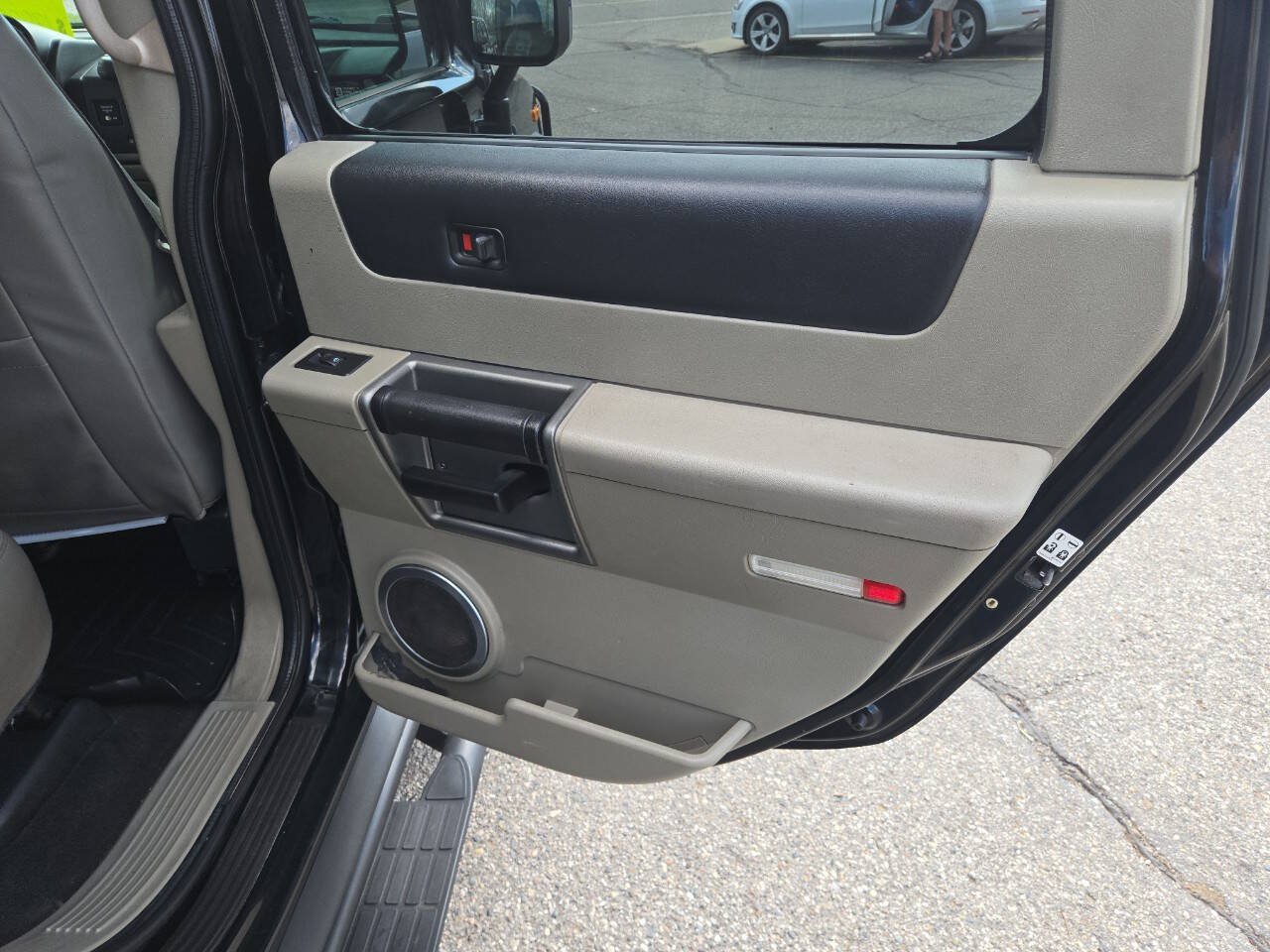 Used 2003 HUMMER H2 w/ Preferred Equipment Group AWD/4WD image 31