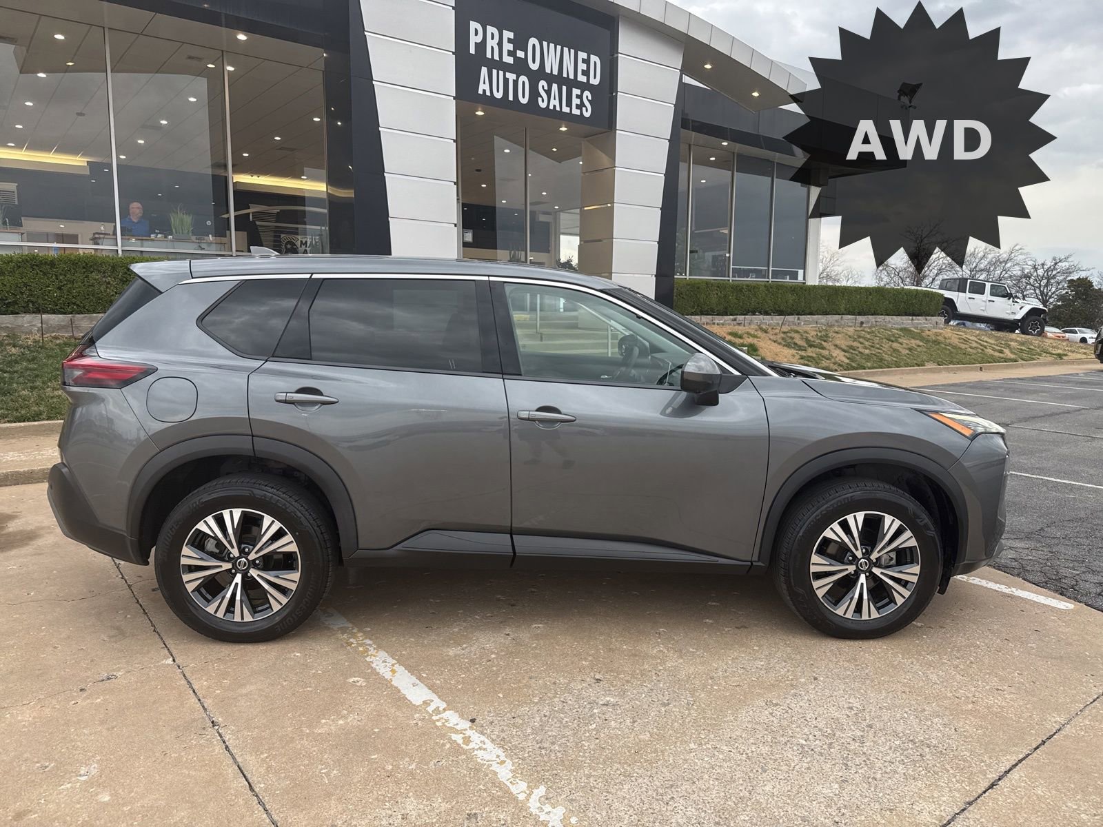Used 2021 Nissan Rogue SV AWD/4WD image 2