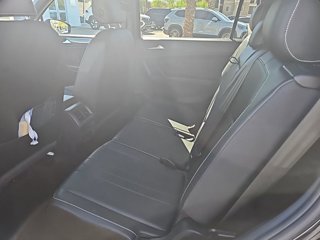 Used 2023 Volkswagen Tiguan SE R-Line image 6
