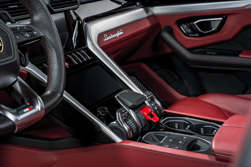 Used 2022 Lamborghini Urus AWD/4WD image 19