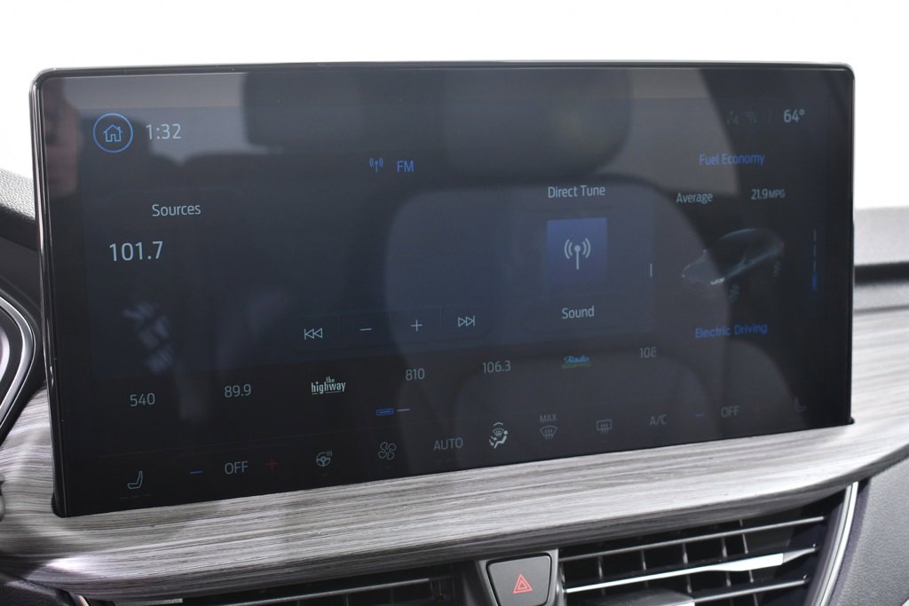 New 2025 Ford Escape SE w/ PHEV Premium Package image 29