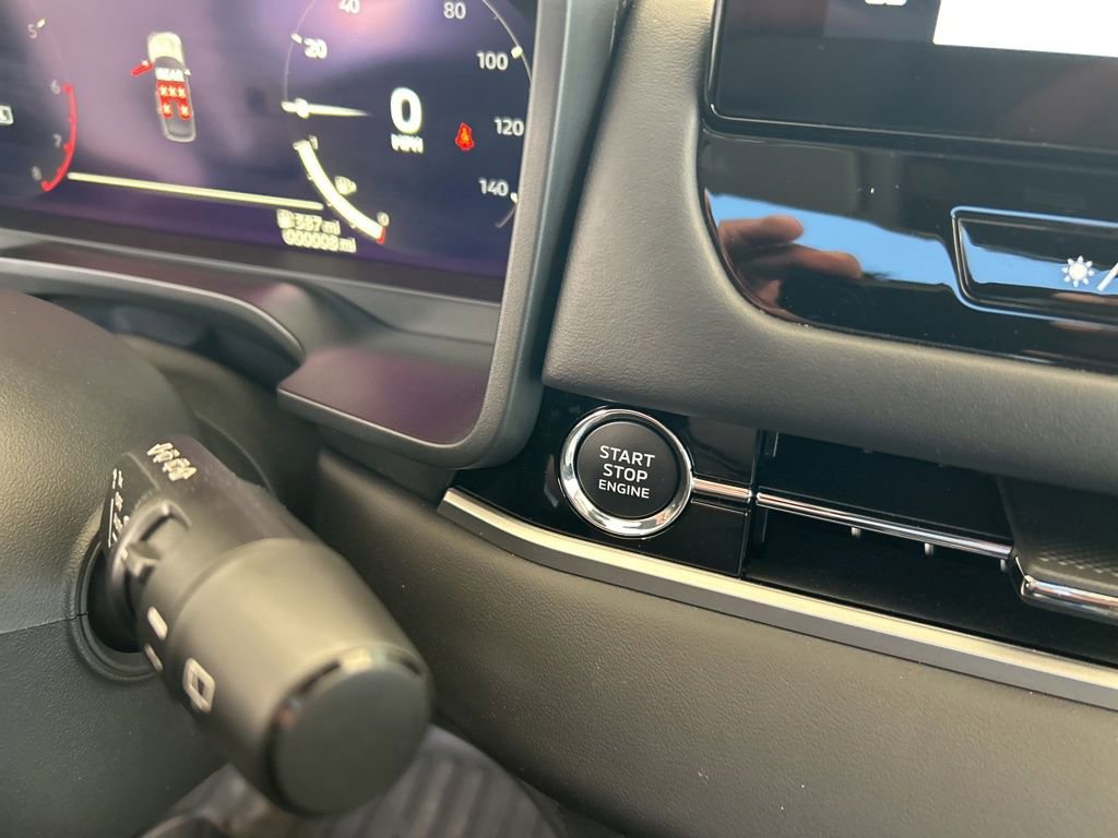 New 2025 Mitsubishi Outlander SE image 39