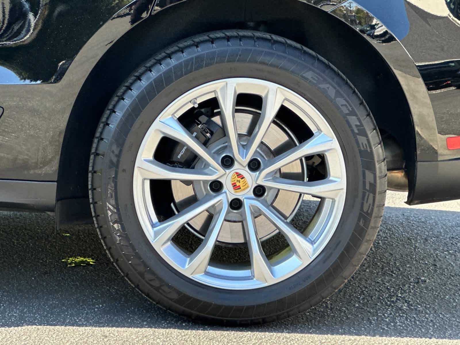Certified 2025 Porsche Macan AWD/4WD image 30