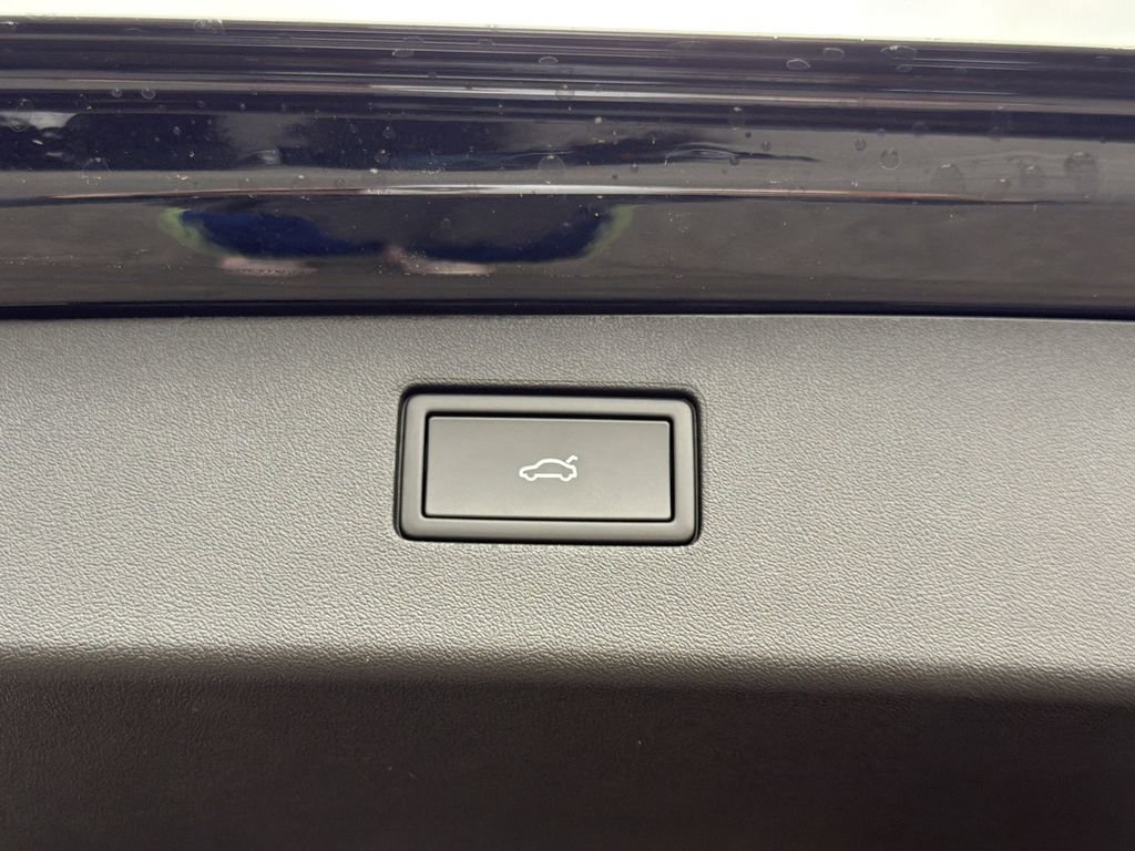 New 2026 Volkswagen Tiguan SE R-Line image 16