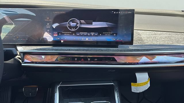 Certified 2025 BMW 760i xDrive w/ Premium Package AWD/4WD image 10