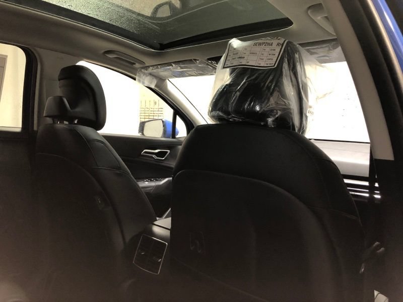 New 2026 Kia Sportage EX w/ EX Panorama Roof Package FWD image 11
