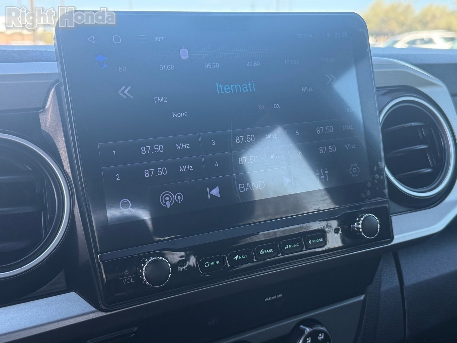 Used 2019 Toyota Tacoma TRD Sport w/ Technology Package image 19