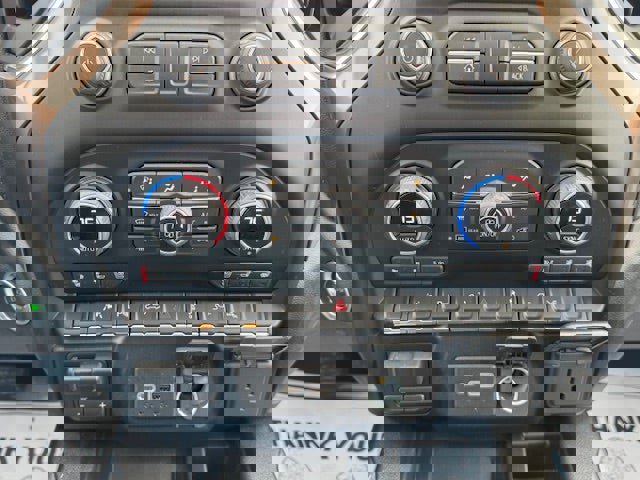 Used 2022 Chevrolet Silverado 1500 High Country w/ Technology Package image 43