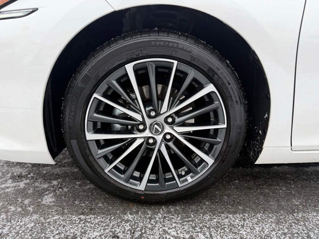 Certified 2025 Lexus ES 300h w/ Premium Package image 26