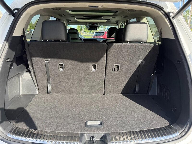 Used 2025 Kia Telluride SX w/ SX Captain's Chair Package FWD image 14