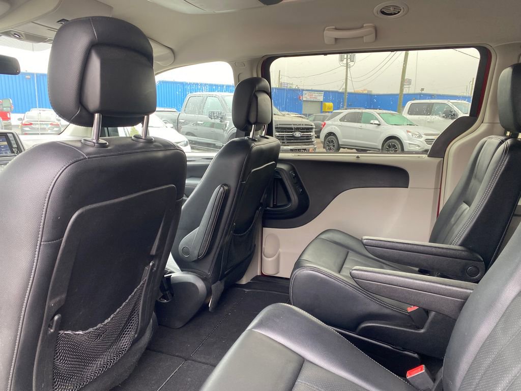 Used 2012 Chrysler Town & Country Touring-L w/ Driver Convenience Group FWD image 14