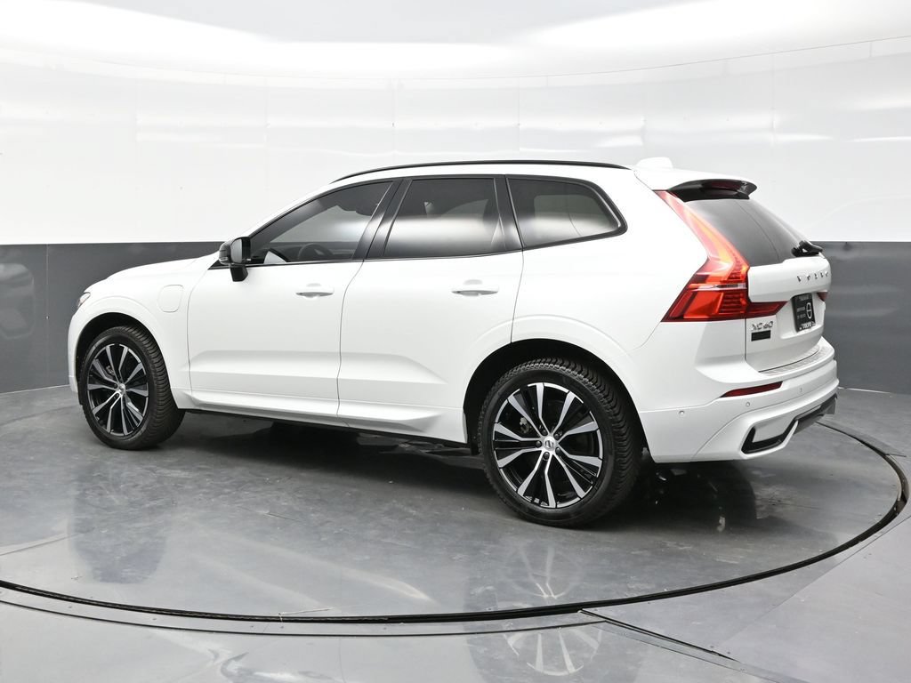 Used 2023 Volvo XC60 T8 Plus AWD/4WD image 4