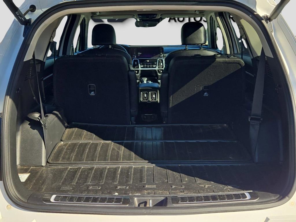 Certified 2023 Kia Sorento SX image 11