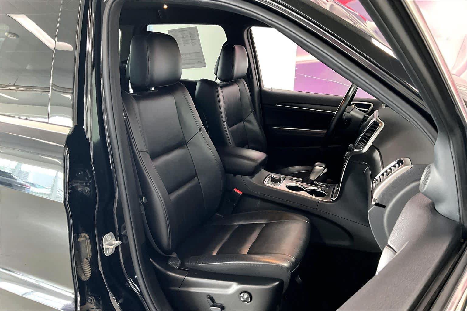 Used 2018 Jeep Grand Cherokee Limited AWD/4WD image 11