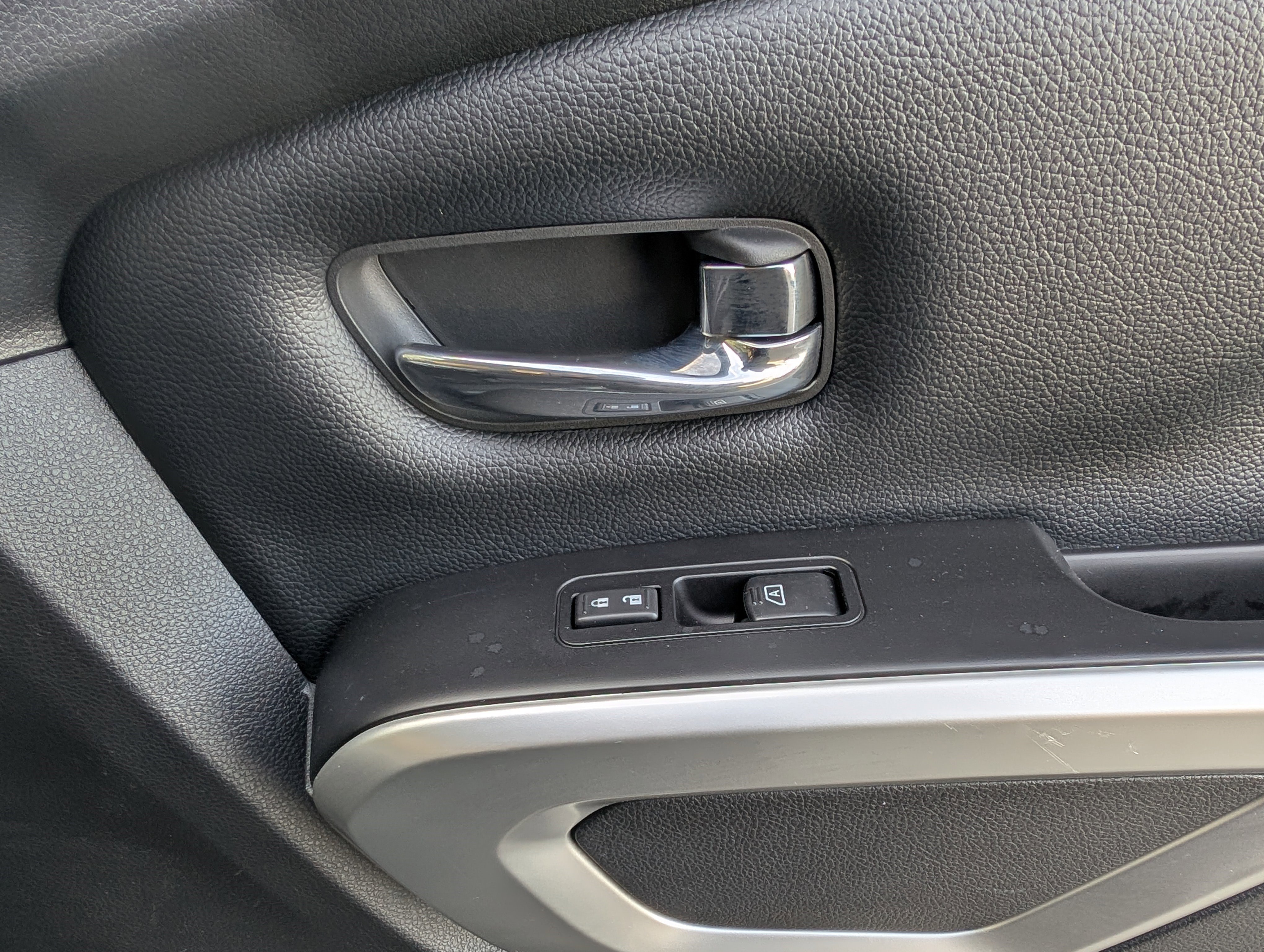 Used 2018 Nissan Titan SL image 21