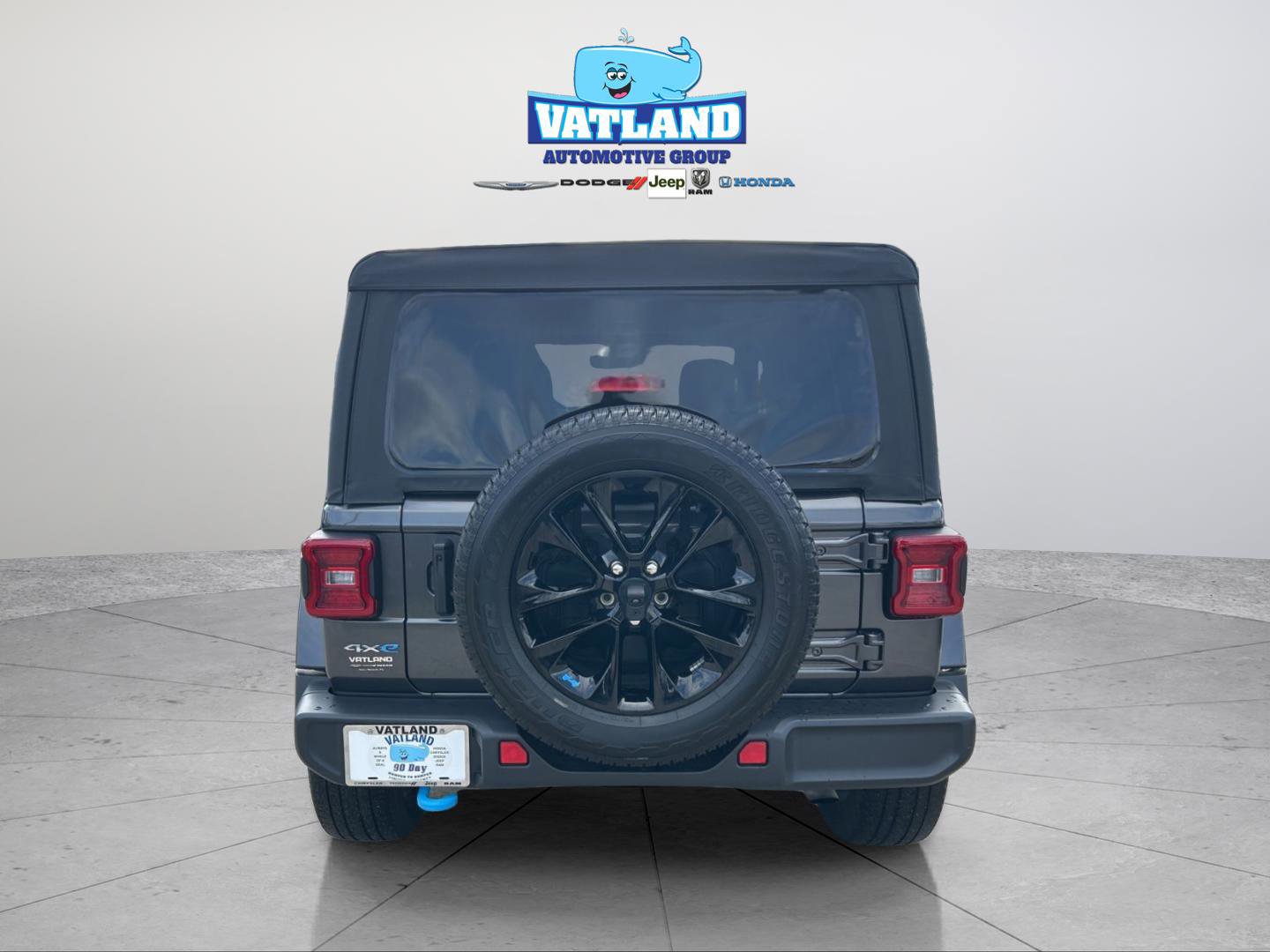 Used 2023 Jeep Wrangler Unlimited Sahara w/ Cold Weather Group image 4