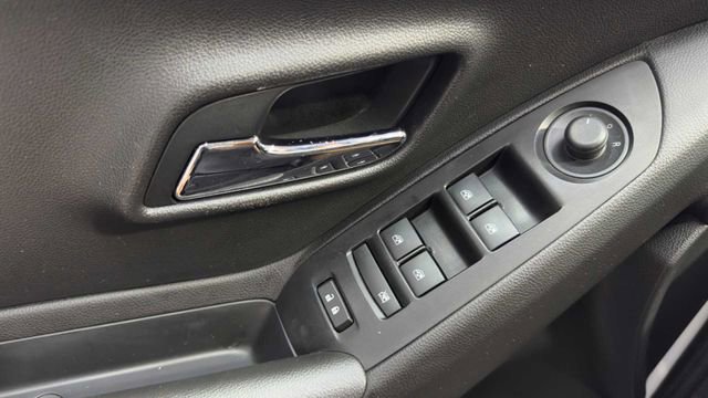 Used 2020 Chevrolet Trax LS FWD image 30