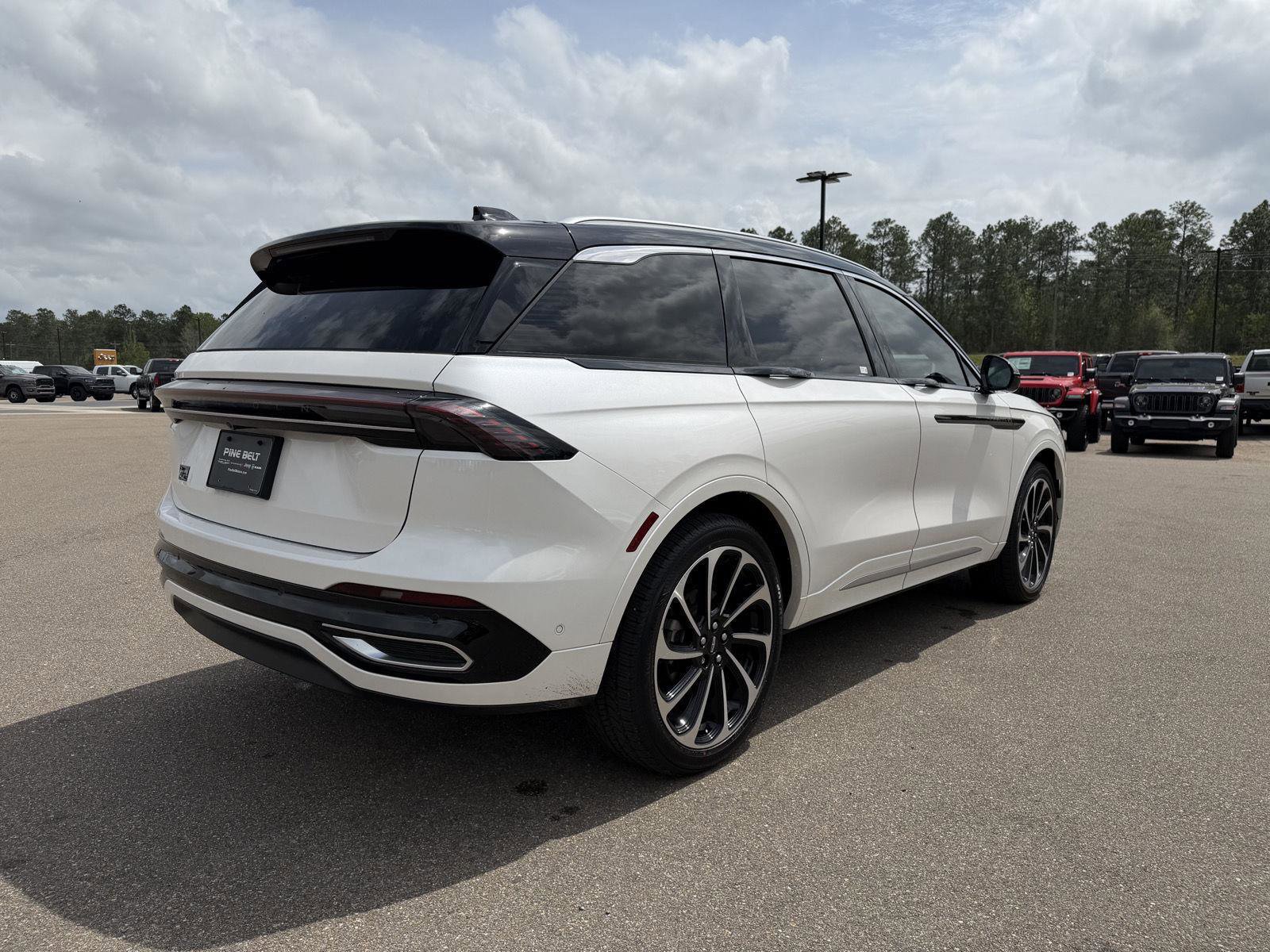 Used 2024 Lincoln Nautilus Black Label image 6